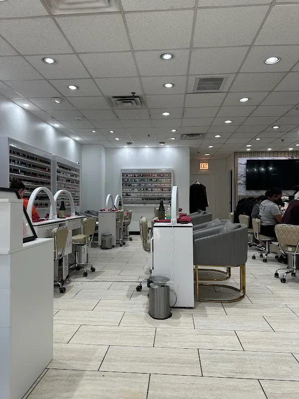 Four Seasons Nail Spa — Nail salon in Chicago